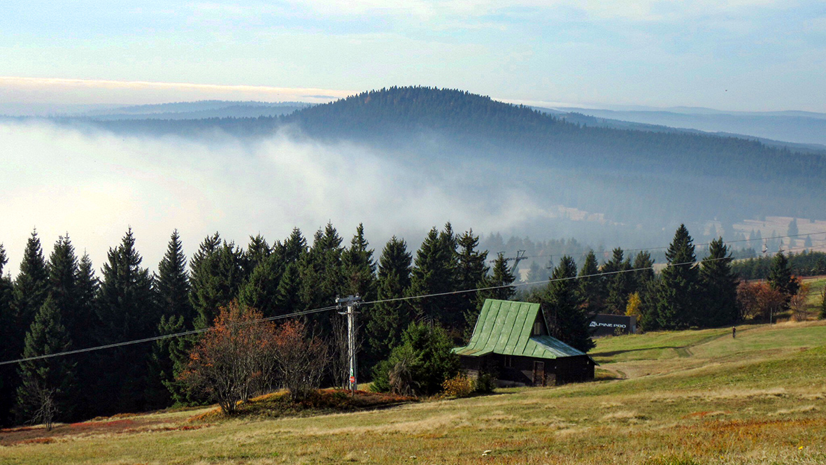 Blick zum 1.115 Meter hohen Gottesgaber Spitzberg (Božídarský Špičák). Foto: Chris Bergau