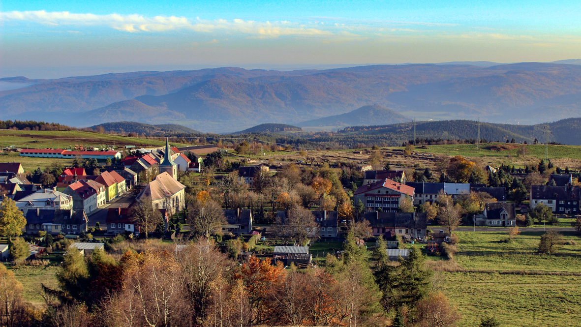 Grandiose Aussicht vom 910 Meter hohen Mědník.