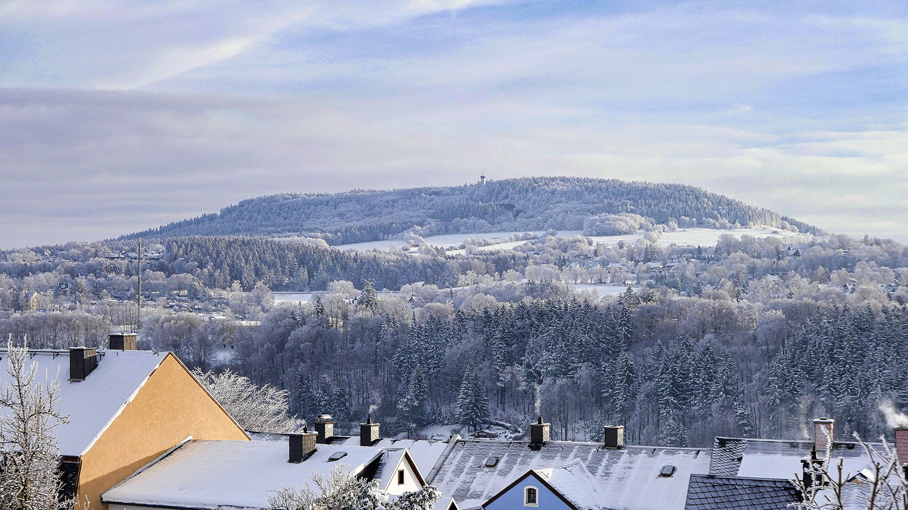 View of the 832 meter high Pöhlberg. Photo: Chris Bergau