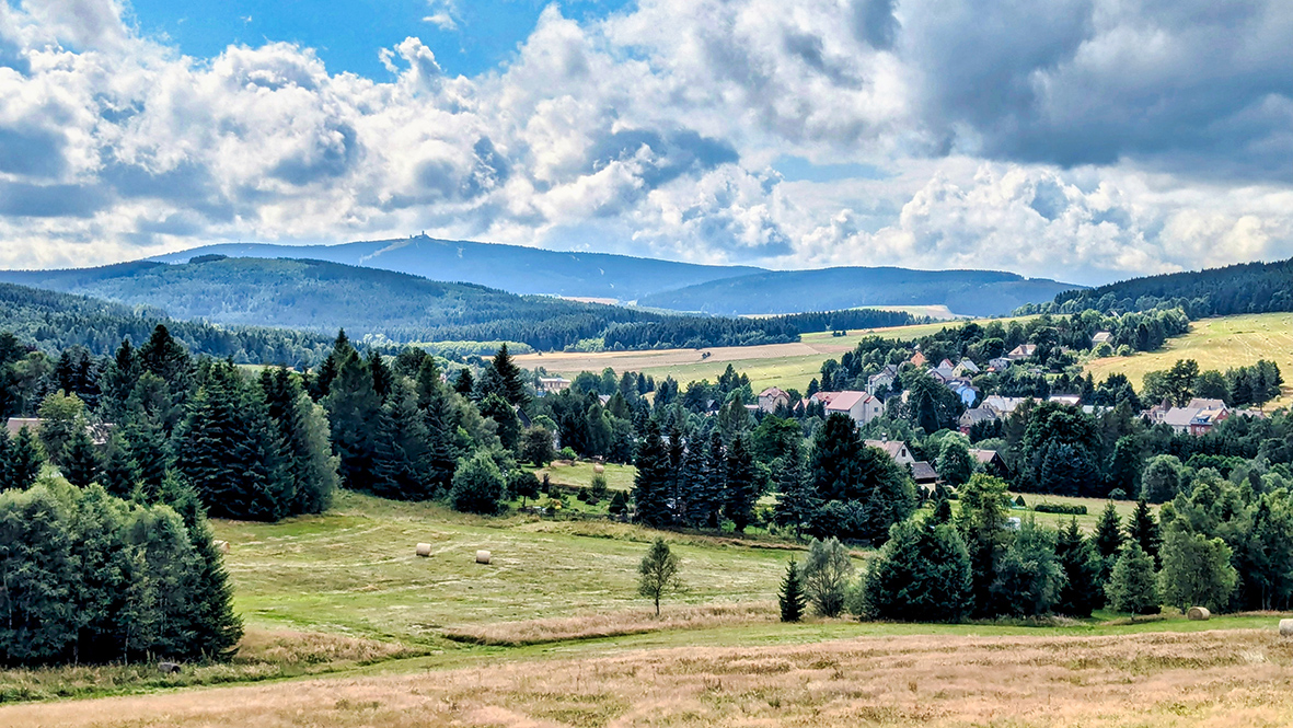 View of the Fichtelberg from Kovářská (Schmiedeberg) in the Bohemian part of the Ore Mountains. Photo: Chris Bergau