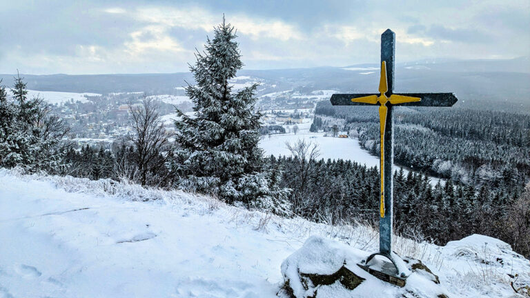 The Cross on top of the Bärenstein. Photo: Chris Bergau